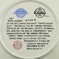 Тарелка винтажная декоративная фарфоровая Рождество Санта-Клаус Knowles Christmas 1987 Norman Rockwell Santas Golden Gift