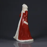 Винтажная фарфоровая статуэтка Дама в зимнем наряде Англия Royal Doulton HN3060 Wintertime