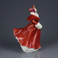 Винтажная фарфоровая статуэтка Дама на коньках Англия Royal Doulton HN3439 The Skater