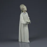 Винтажная фарфоровая статуэтка Девочка в ночной рубашке со свечой Lladro 4868 Girl with Candle