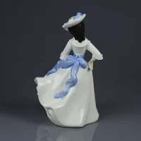 Винтажная фарфоровая статуэтка Маргарет Дама в шляпке Англия Royal Doulton HN2397 Margaret