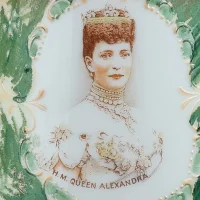 Антикварная английская стеклянная ваза начала XX века Королева Александра Датская Her Majesty Queen Alexandra