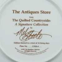 Тарелка винтажная декоративная настенная Квилты Антикварная лавка Hamilton Collection Quilted Countryside Antiques Store