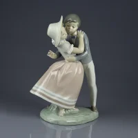Винтажная фарфоровая статуэтка Время вальса Юноша с девушкой в танце Lladro 4856 Waltz Time