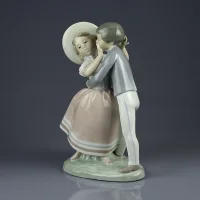 Винтажная фарфоровая статуэтка Время вальса Юноша с девушкой в танце Lladro 4856 Waltz Time