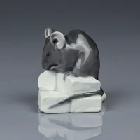 Антикварная фарфоровая статуэтка Мышь на сахаре Royal Copenhagen Mouse on Sugar