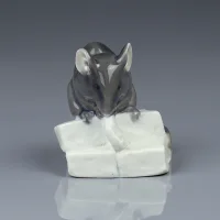 Антикварная фарфоровая статуэтка Мышь на сахаре Royal Copenhagen Mouse on Sugar