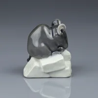 Антикварная фарфоровая статуэтка Мышь на сахаре Royal Copenhagen Mouse on Sugar
