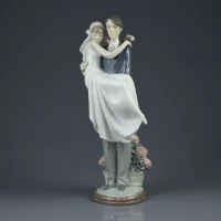 Винтажная фарфоровая статуэтка Свадьба Жених с невестой на руках Lladro 5282 Over the Threshold