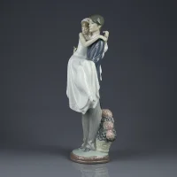 Винтажная фарфоровая статуэтка Свадьба Жених с невестой на руках Lladro 5282 Over the Threshold