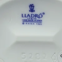 Винтажная фарфоровая статуэтка Свадьба Жених с невестой на руках Lladro 5282 Over the Threshold