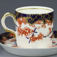 Антикварная английская кофейная пара с цветочным декором Imari Royal Crown Derby 2649 Melton 1898 год