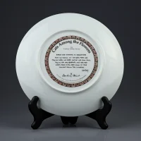 Тарелка винтажная фарфоровая декоративная Кошки в цветах Англия Danbury Mint Baros and Natchie in Carnations Cats Among the Flowers