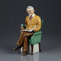 Винтажная английская фарфоровая статуэтка Коллекционер Royal Doulton HN 2945 Pride and Joy