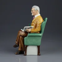 Винтажная английская фарфоровая статуэтка Коллекционер Royal Doulton HN 2945 Pride and Joy