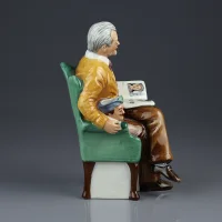 Винтажная английская фарфоровая статуэтка Коллекционер Royal Doulton HN 2945 Pride and Joy