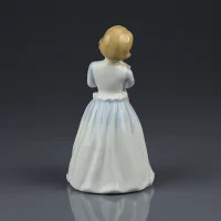Винтажная английская фарфоровая статуэтка Девочка с кошкой Royal Doulton HN3122 My First Pet