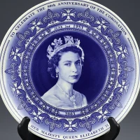Винтажная юбилейная английская тарелка Королева Елизавета II Wedgwood Daily Mail Celebratу the 50th Anniversary of the Coronation Elizabeth II