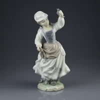 Винтажная фарфоровая статуэтка Девочка и воробей Lladro 4758 Girl and Sparrow