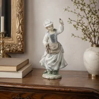 Винтажная фарфоровая статуэтка Девочка и воробей Lladro 4758 Girl and Sparrow