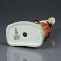 Винтажная фарфоровая статуэтка Влюблённая пара на прогулке Англия Royal Doulton HN2004 Courting
