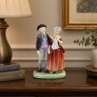 Винтажная фарфоровая статуэтка Влюблённая пара на прогулке Англия Royal Doulton HN2004 Courting