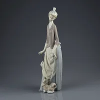 Винтажная фарфоровая статуэтка Дама с зонтиком и собачкой Испания Lladro 4761 Dama del Bulevar