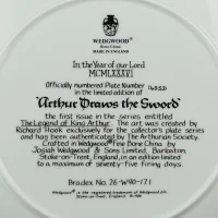 Винтажная декоративная тарелка Артур вытаскивает меч Англия Wedgwood Arthur Draws the Sword Legend of King Arthur