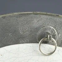 Винтажная керамическая тарелка с ручной росписью в оловянной раме Кабан Охота Франция Lucette Loirat