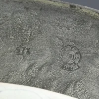 Винтажная керамическая тарелка с ручной росписью в оловянной раме Кабан Охота Франция Lucette Loirat
