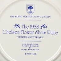 Тарелка винтажная фарфоровая декоративная Цветы Розы Букет Англия Royal Worcester Chelsea Flower Show Plate Chelsea Anniversary 1988