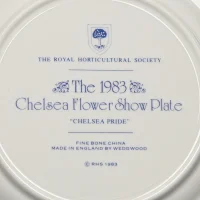 Тарелка винтажная фарфоровая декоративная Цветы Букет Англия Wedgwood Chelsea Flower Show Plate Chelsea Pride 1983