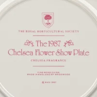 Тарелка винтажная фарфоровая декоративная Цветы Розы Букет Англия Wedgwood Chelsea Flower Show Plate Chelsea Fragrance 1987