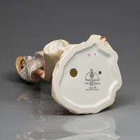 Винтажная фарфоровая статуэтка Дама в дорожном платье Англия Royal Doulton HN4161 The Open Road
