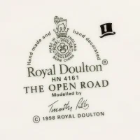 Винтажная фарфоровая статуэтка Дама в дорожном платье Англия Royal Doulton HN4161 The Open Road