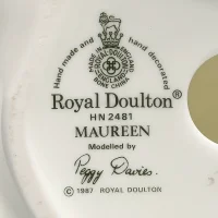 Винтажная фарфоровая статуэтка Дама в белом платье с цветами Англия Royal Doulton HN2481 Maureen