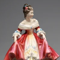 Винтажная фарфоровая статуэтка Дама в красном бальном платье Англия Royal Doulton HN2229 Southern Belle