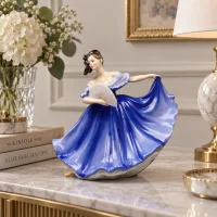 Винтажная фарфоровая статуэтка Дама в синем платье с веером Англия Royal Doulton HN2791 Elaine
