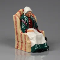 Винтажная фарфоровая статуэтка Бабушка в кресле Кошка Англия Royal Doulton HN1974 Forty Winks