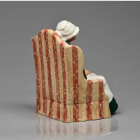 Винтажная фарфоровая статуэтка Бабушка в кресле Кошка Англия Royal Doulton HN1974 Forty Winks