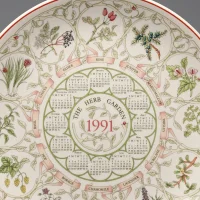 Тарелка винтажная декоративная Травы и растения Календарь Англия Wedgwood The Herb Garden Calendar Plate Country Gardens 1991