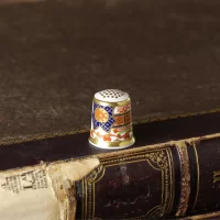 Винтажный английский напёрсток Royal Crown Derby Imari Thimble Ар-деко