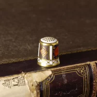 Винтажный английский напёрсток Royal Crown Derby Golden Flower Thimble Золотой цветок