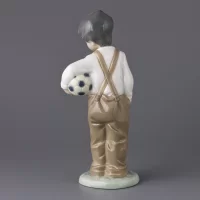 Винтажная фарфоровая статуэтка Испания Lladro NAO 1068 Wanna Play Мальчик Футболист
