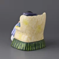 Винтажная фарфоровая статуэтка Англия Royal Doulton 2380 Sweet Dreams Бабушка в кресле с внуком