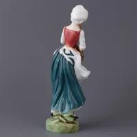 Винтажная фарфоровая статуэтка Англия Royal Doulton 2749 Lizzie Лиззи Девушка