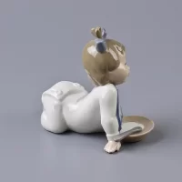 Винтажная фарфоровая статуэтка Испания Lladro NAO Hot Hungry Малышка с тарелкой