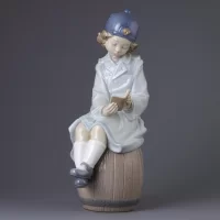 Винтажная фарфоровая статуэтка Испания Lladro NAO 1401 Book of Adventures Девочка с книгой