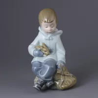 Винтажная фарфоровая статуэтка Испания Lladro NAO Boy Resting on Excursion Мальчик c кроликом