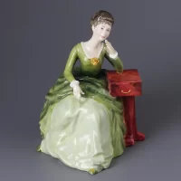 Винтажная фарфоровая статуэтка Англия Royal Doulton 2974 Carolyn Кэролайн Девушка